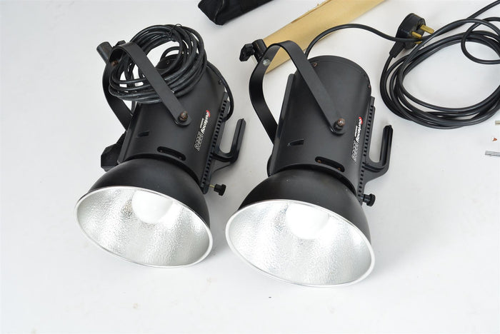 Used Courtenay Lighting kit